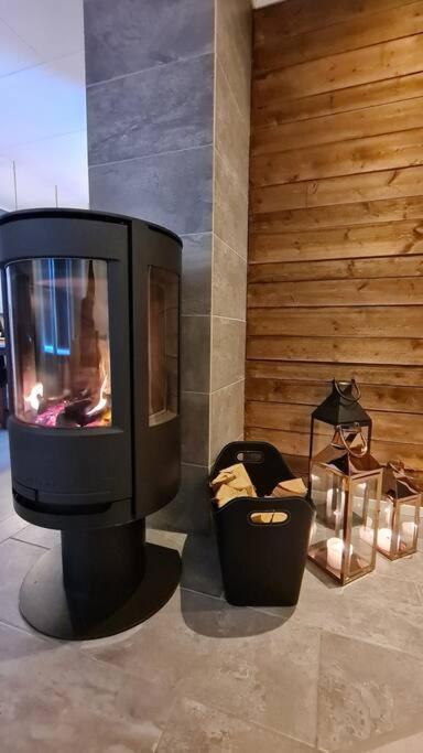 Arctic Lodge Tromvik With Jacuzzi Тромсё Экстерьер фото