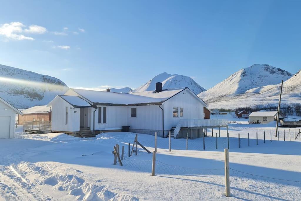 Arctic Lodge Tromvik With Jacuzzi Тромсё Экстерьер фото