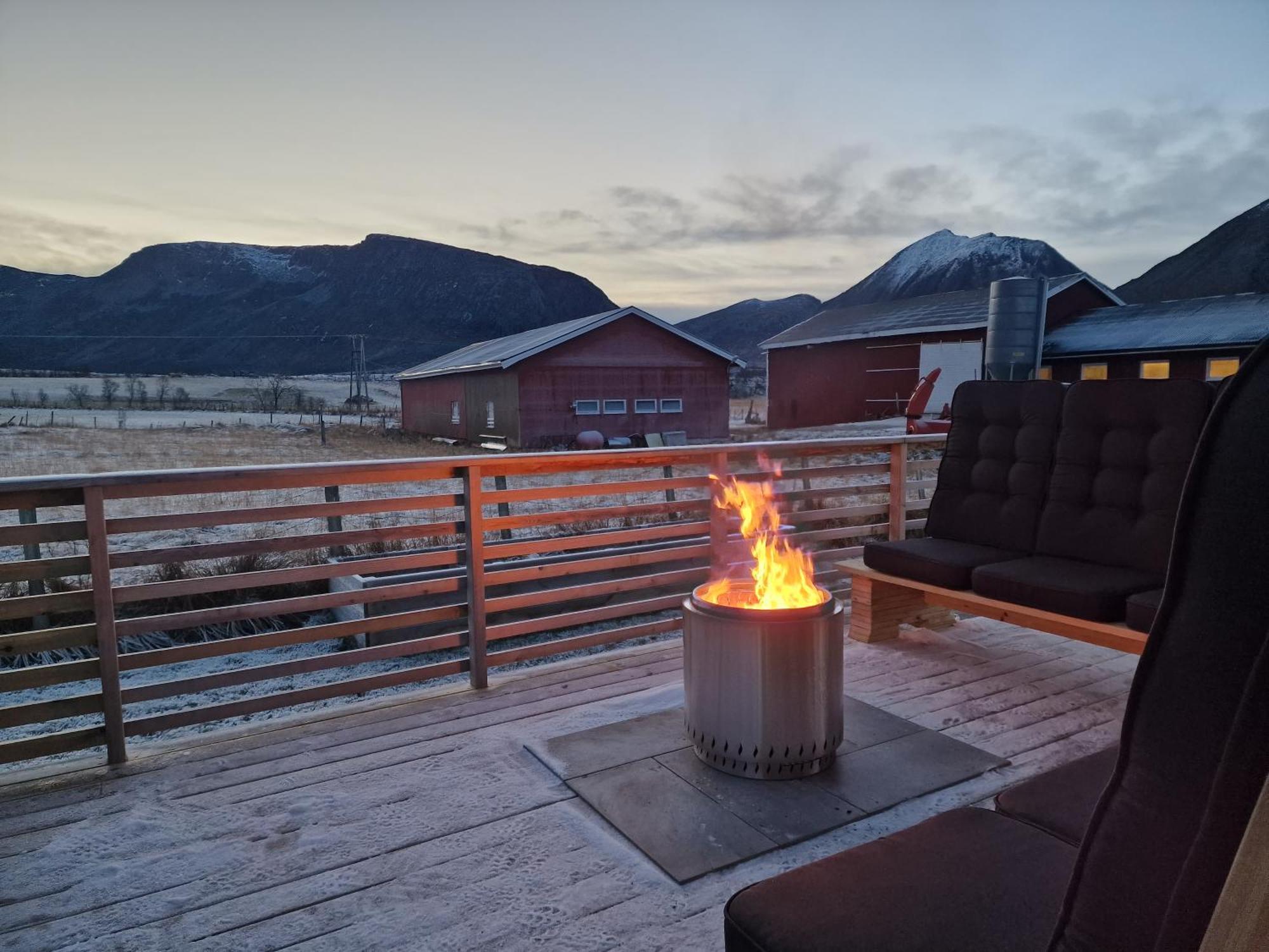 Arctic Lodge Tromvik With Jacuzzi Тромсё Экстерьер фото