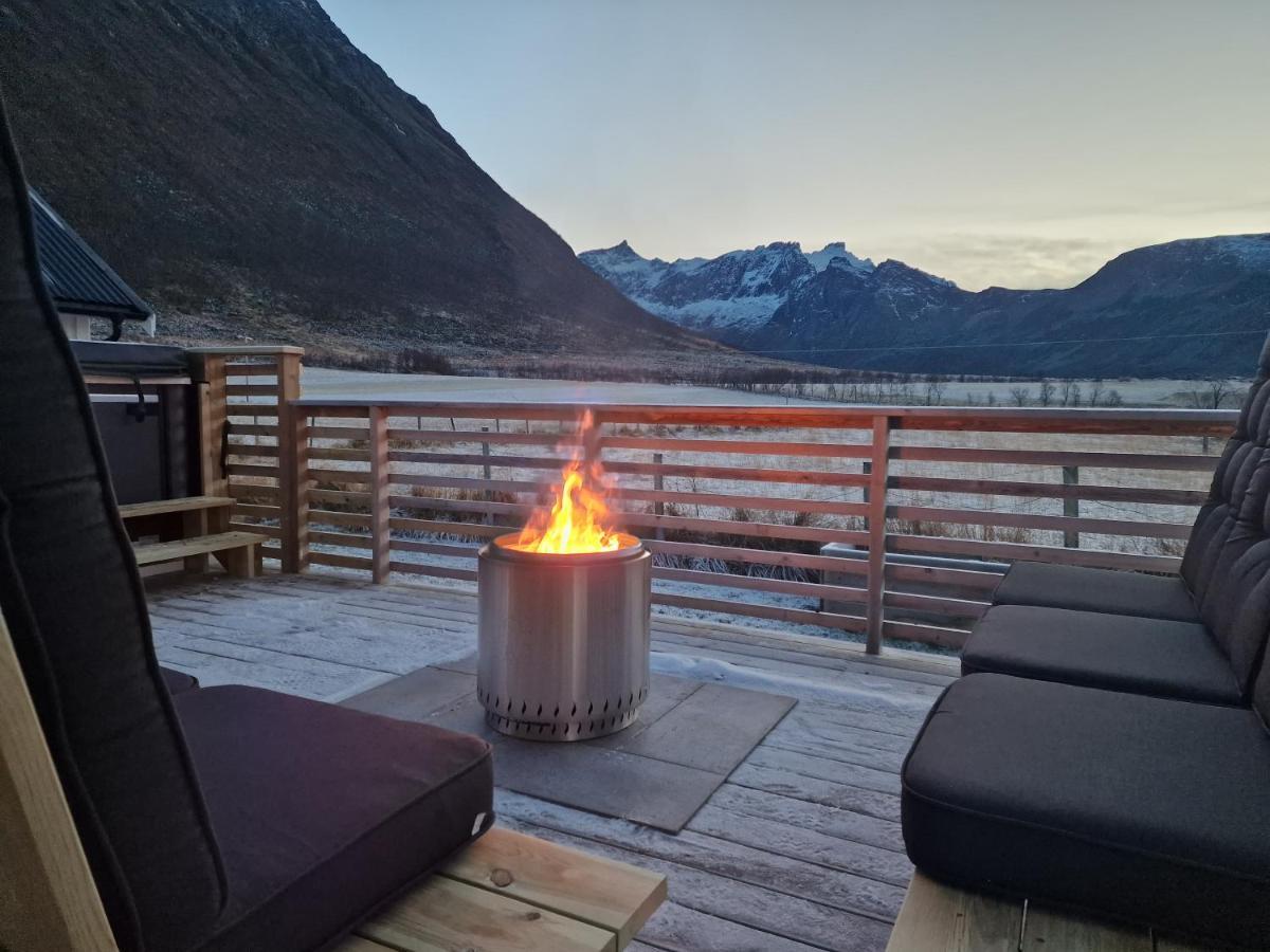 Arctic Lodge Tromvik With Jacuzzi Тромсё Экстерьер фото